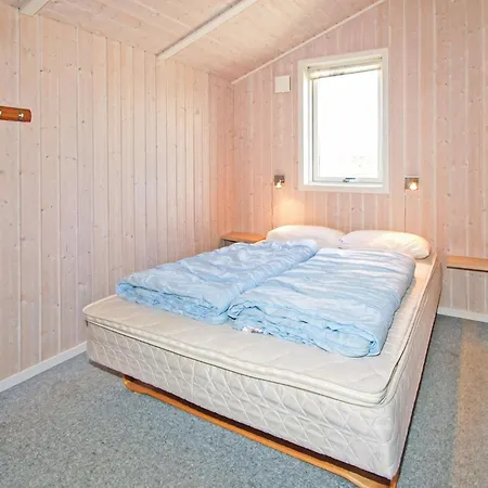 3 Bedroom Beautiful In Juelsminde