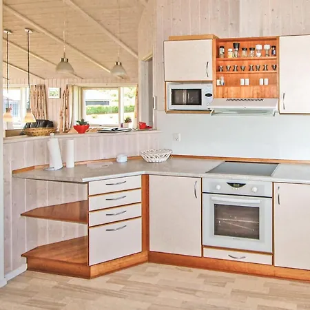 3 Bedroom Beautiful In Juelsminde Holiday home