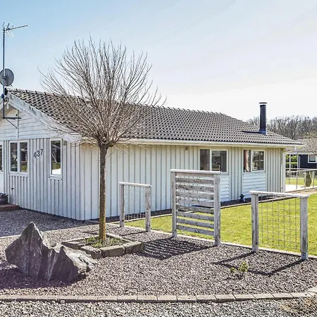 Holiday home 3 Bedroom Beautiful In Juelsminde *