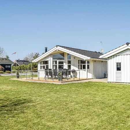 3 Bedroom Beautiful In Juelsminde
