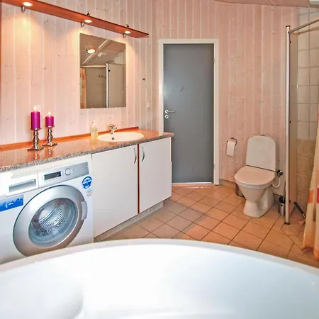 Holiday home 3 Bedroom Beautiful In Juelsminde *